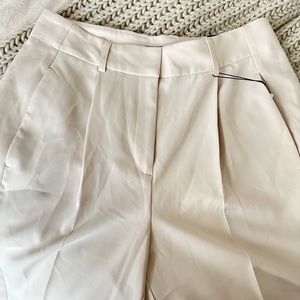 EXPRESS | NWT Beige Pleated Ankle High Rise Pants | Size 10